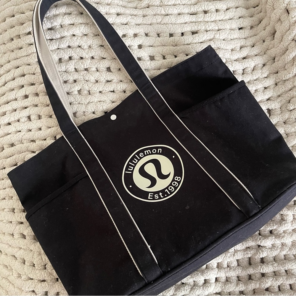 Lululemon Daily Multi-Pocket Canvas Tote Bag 20L